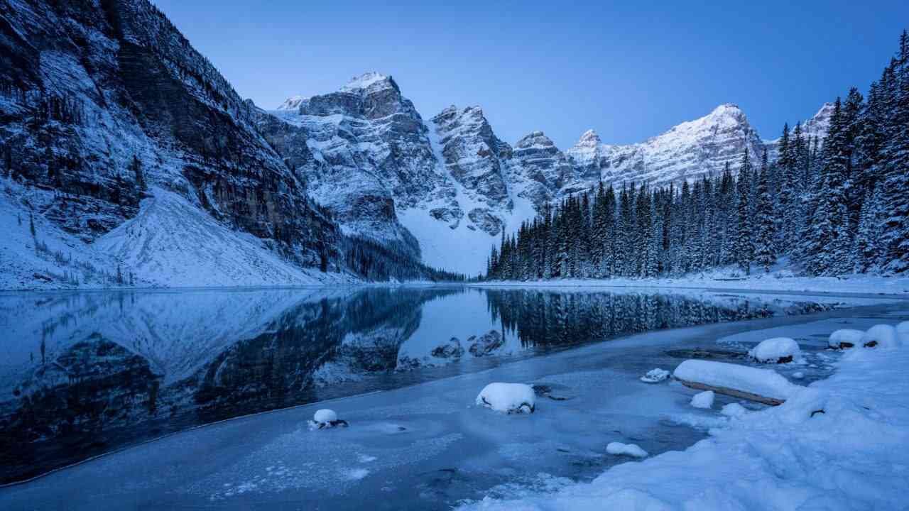 Winter Mountain Lake Wallpaper – Tranquil Blue Reflection | MirrorLog
